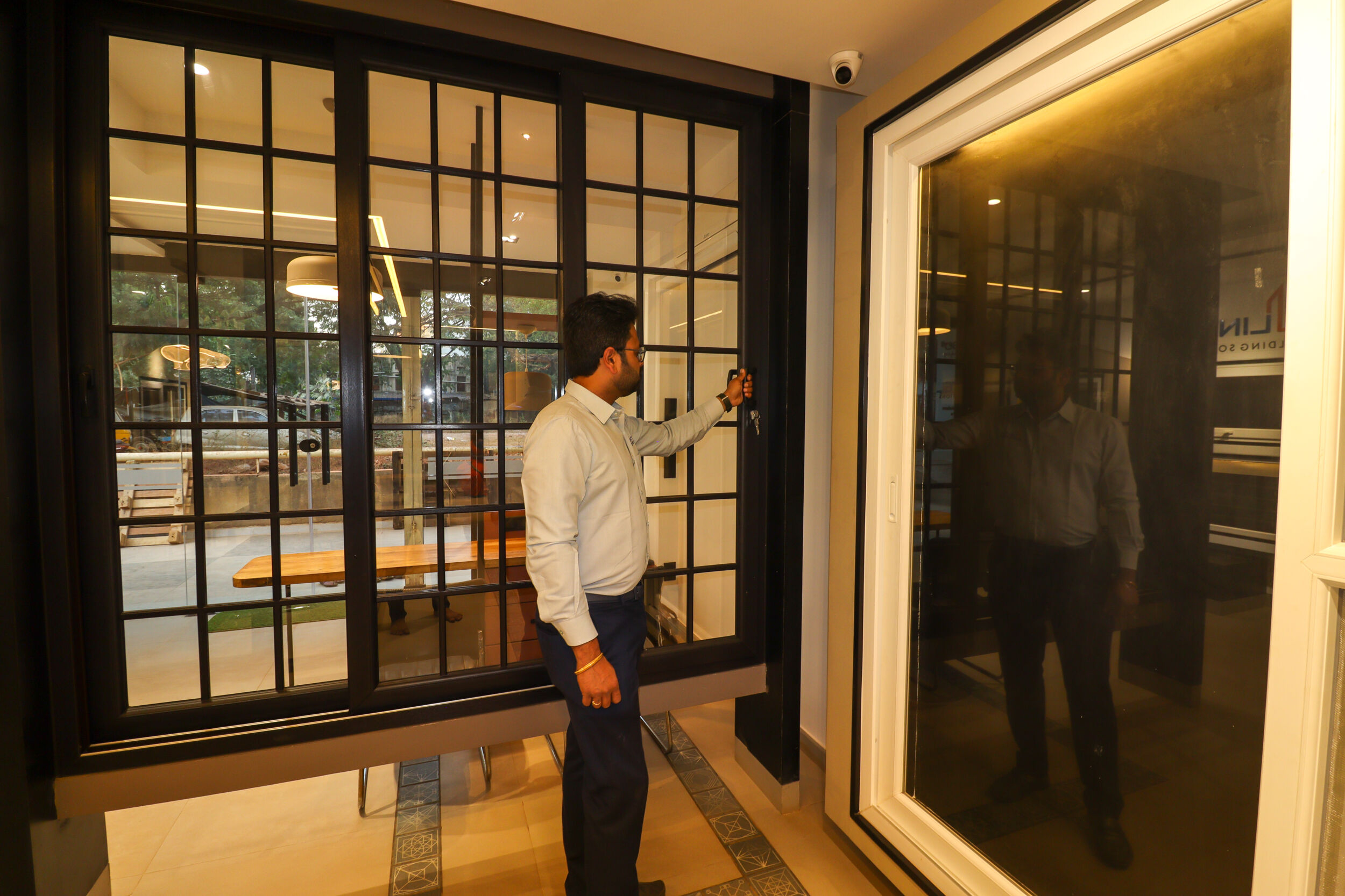 exploring-the-latest-trends-in-upvc-and-aluminum-doors-and-windows-image